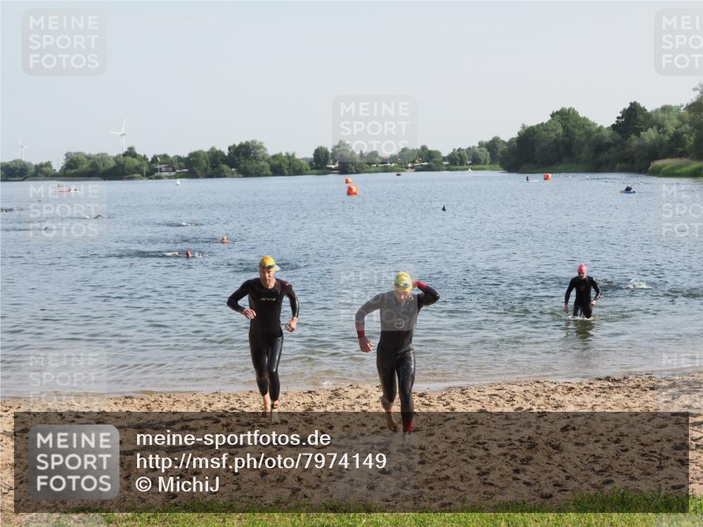 21.06.2025 - 27. Vierlanden-Triathlon MichiJ http://msf.ph/oto/7974149 15.06.2026 08:39:09 Schwimmen 77, 120, 165 meine-sportfotos.de