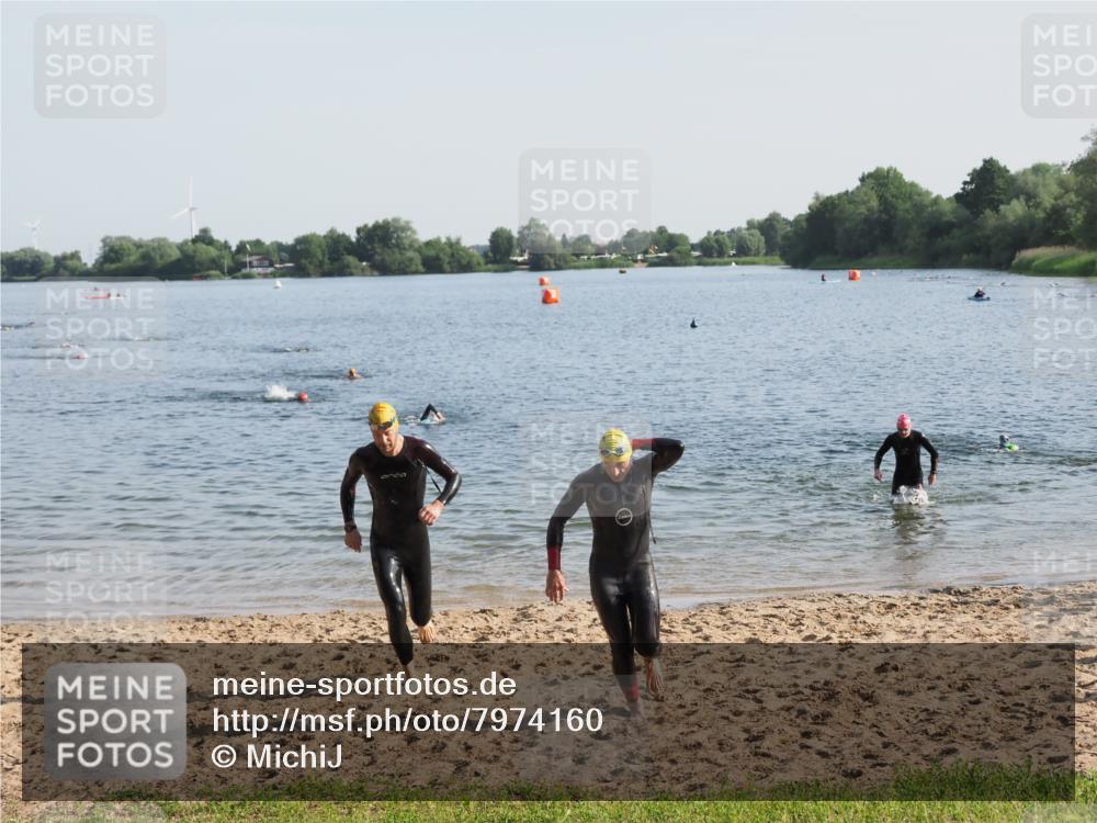 21.06.2025 - 27. Vierlanden-Triathlon MichiJ http://msf.ph/oto/7974160 15.06.2026 08:39:10 Schwimmen 77, 120, 132, 165 meine-sportfotos.de