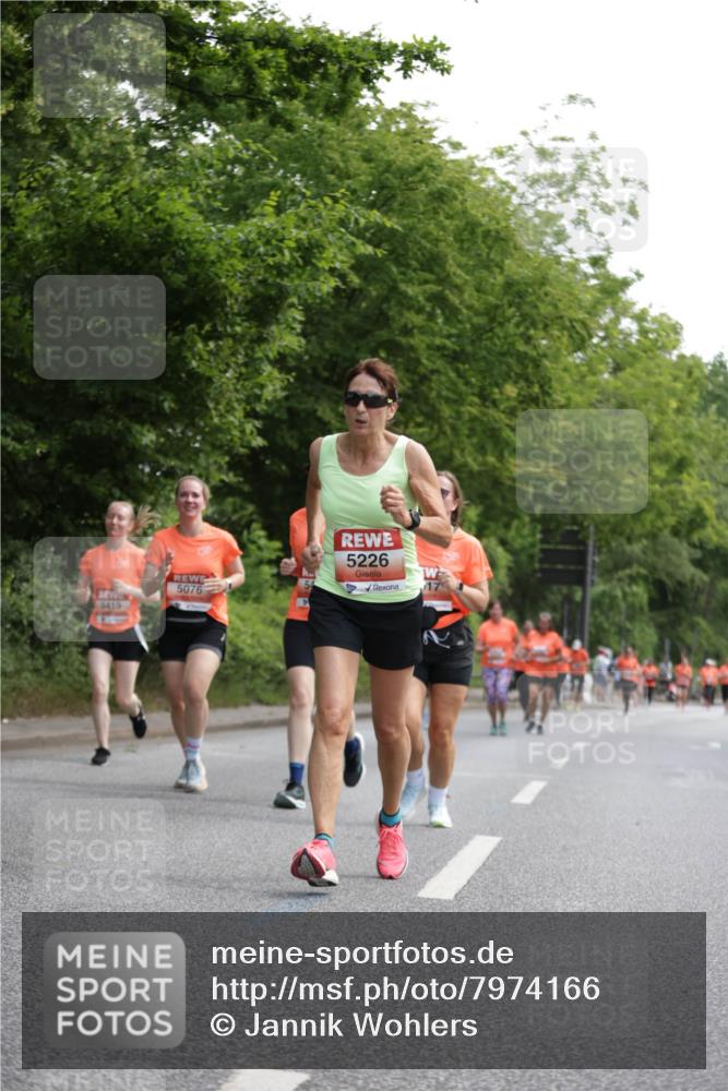 15.06.2025 - REWE Women's Run Jannik Wohlers http://msf.ph/oto/7974166 15.06.2025 10:08:51 Laufen 5226 meine-sportfotos.de