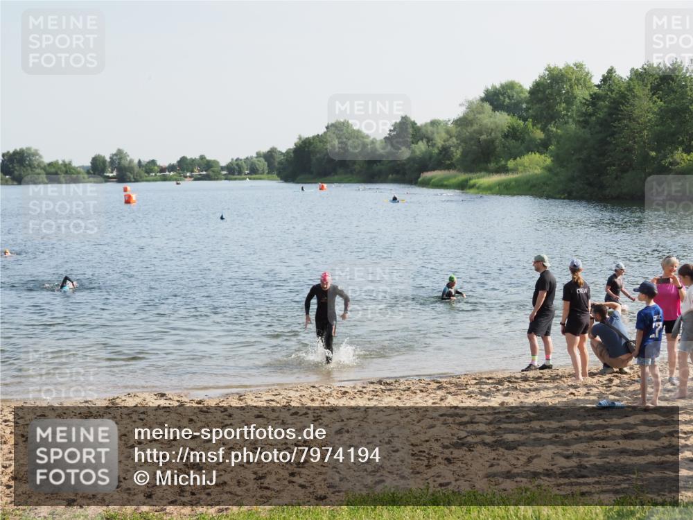 21.06.2025 - 27. Vierlanden-Triathlon MichiJ http://msf.ph/oto/7974194 15.06.2026 08:39:13 Schwimmen 77, 120, 132, 165 meine-sportfotos.de