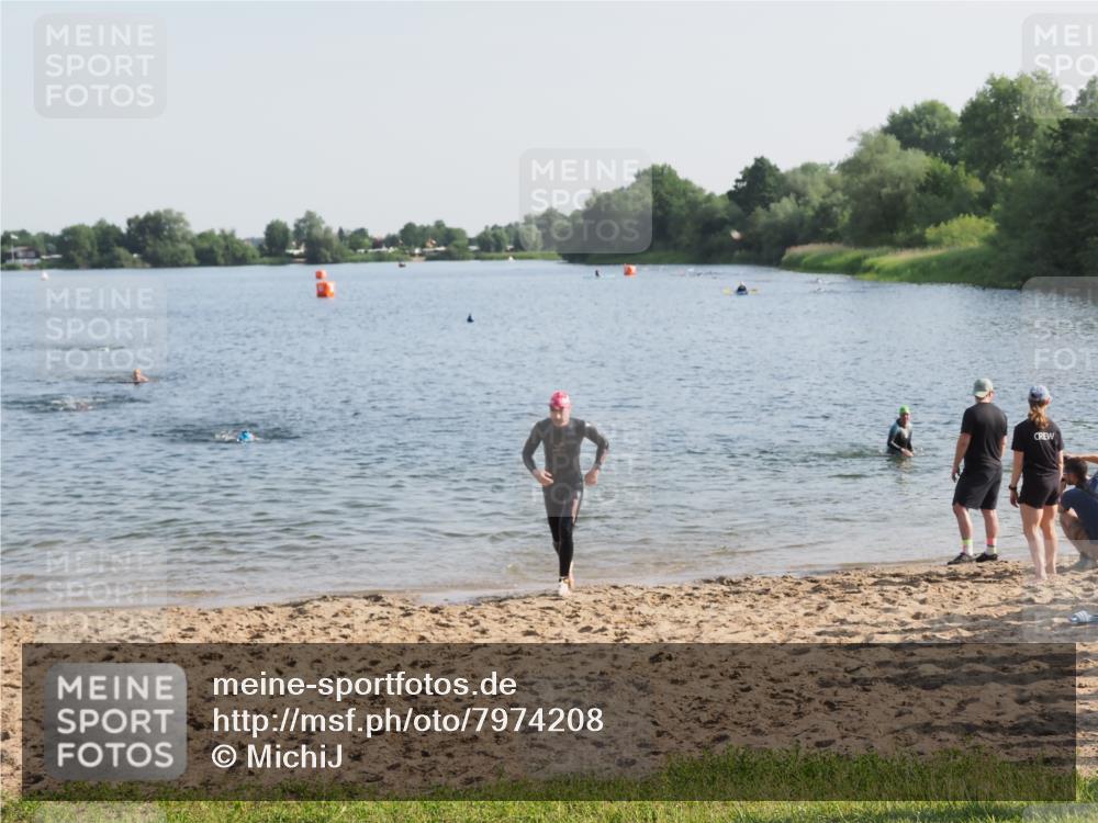 21.06.2025 - 27. Vierlanden-Triathlon MichiJ http://msf.ph/oto/7974208 15.06.2026 08:39:15 Schwimmen 120, 132, 165 meine-sportfotos.de