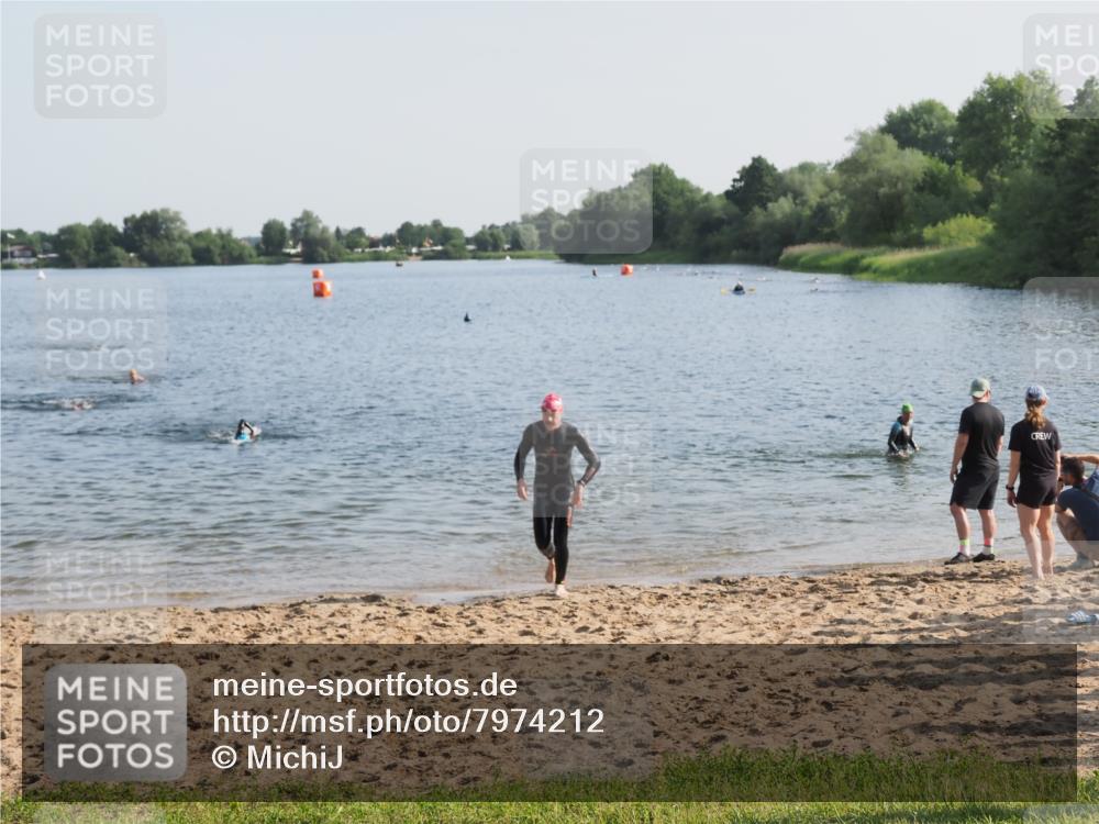 21.06.2025 - 27. Vierlanden-Triathlon MichiJ http://msf.ph/oto/7974212 15.06.2026 08:39:15 Schwimmen 120, 132, 165 meine-sportfotos.de