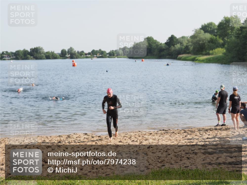 21.06.2025 - 27. Vierlanden-Triathlon MichiJ http://msf.ph/oto/7974238 15.06.2026 08:39:16 Schwimmen 120, 132, 165 meine-sportfotos.de