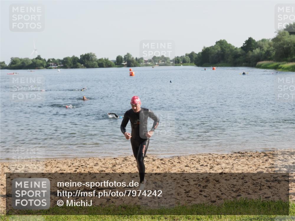 21.06.2025 - 27. Vierlanden-Triathlon MichiJ http://msf.ph/oto/7974242 15.06.2026 08:39:18 Schwimmen 120, 132, 165 meine-sportfotos.de