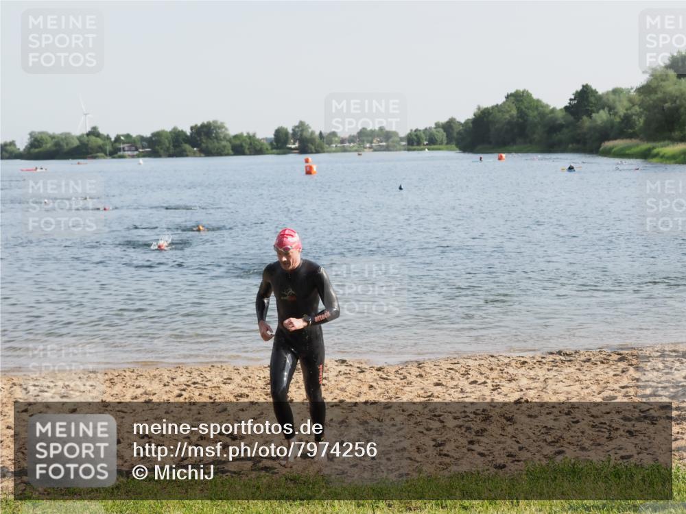 21.06.2025 - 27. Vierlanden-Triathlon MichiJ http://msf.ph/oto/7974256 15.06.2026 08:39:18 Schwimmen 120, 132, 165 meine-sportfotos.de