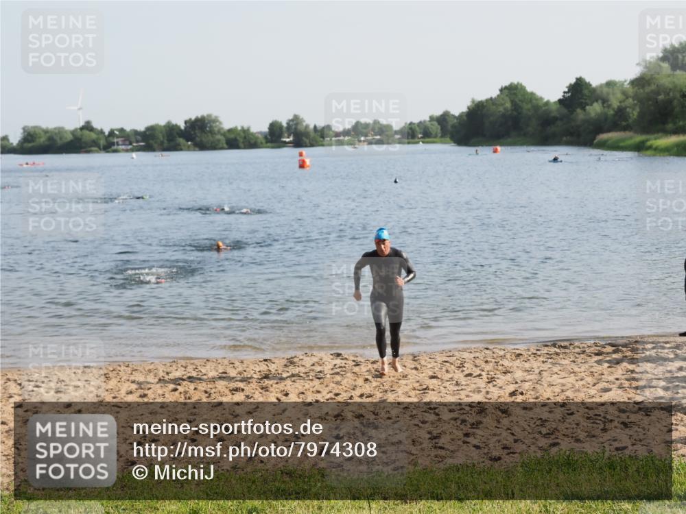 21.06.2025 - 27. Vierlanden-Triathlon MichiJ http://msf.ph/oto/7974308 15.06.2026 08:39:32 Schwimmen 168 meine-sportfotos.de