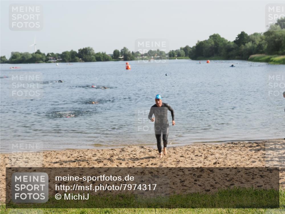 21.06.2025 - 27. Vierlanden-Triathlon MichiJ http://msf.ph/oto/7974317 15.06.2026 08:39:33 Schwimmen 168 meine-sportfotos.de