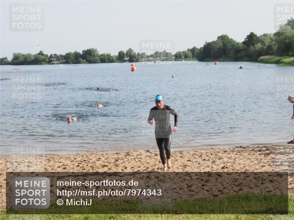 21.06.2025 - 27. Vierlanden-Triathlon MichiJ http://msf.ph/oto/7974343 15.06.2026 08:39:33 Schwimmen 168 meine-sportfotos.de