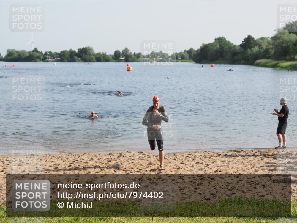 21.06.2025 - 27. Vierlanden-Triathlon MichiJ http://msf.ph/oto/7974402 15.06.2026 08:39:43 Schwimmen 59 meine-sportfotos.de