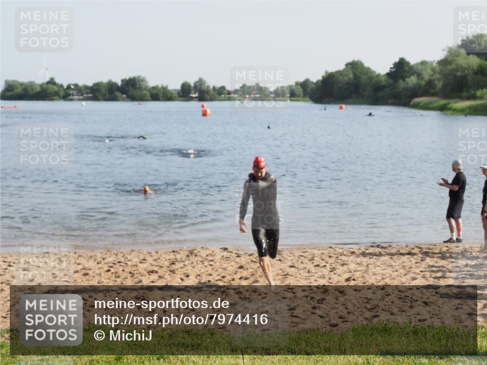 21.06.2025 - 27. Vierlanden-Triathlon MichiJ http://msf.ph/oto/7974416 15.06.2026 08:39:43 Schwimmen 59 meine-sportfotos.de