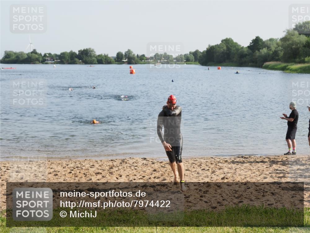 21.06.2025 - 27. Vierlanden-Triathlon MichiJ http://msf.ph/oto/7974422 15.06.2026 08:39:44 Schwimmen 59 meine-sportfotos.de