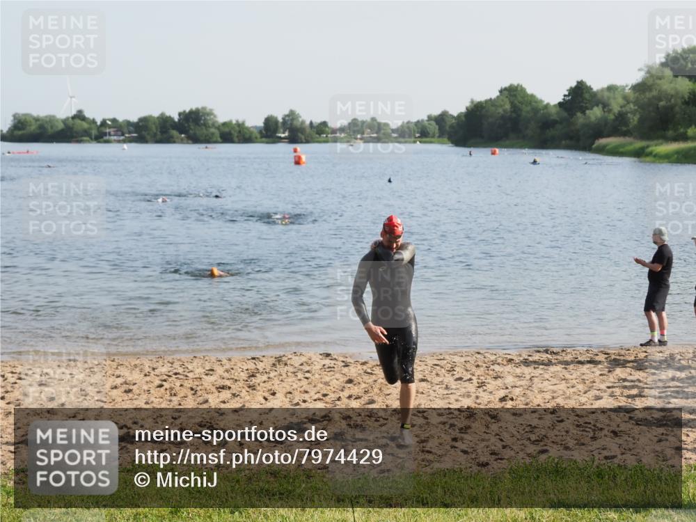 21.06.2025 - 27. Vierlanden-Triathlon MichiJ http://msf.ph/oto/7974429 15.06.2026 08:39:44 Schwimmen 59 meine-sportfotos.de