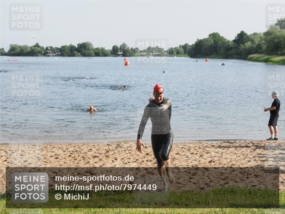 21.06.2025 - 27. Vierlanden-Triathlon MichiJ http://msf.ph/oto/7974449 15.06.2026 08:39:44 Schwimmen 59 meine-sportfotos.de