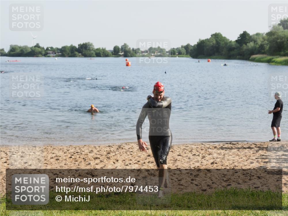 21.06.2025 - 27. Vierlanden-Triathlon MichiJ http://msf.ph/oto/7974453 15.06.2026 08:39:44 Schwimmen 59 meine-sportfotos.de