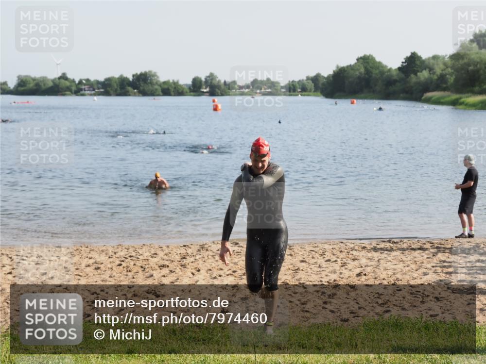 21.06.2025 - 27. Vierlanden-Triathlon MichiJ http://msf.ph/oto/7974460 15.06.2026 08:39:44 Schwimmen 59 meine-sportfotos.de