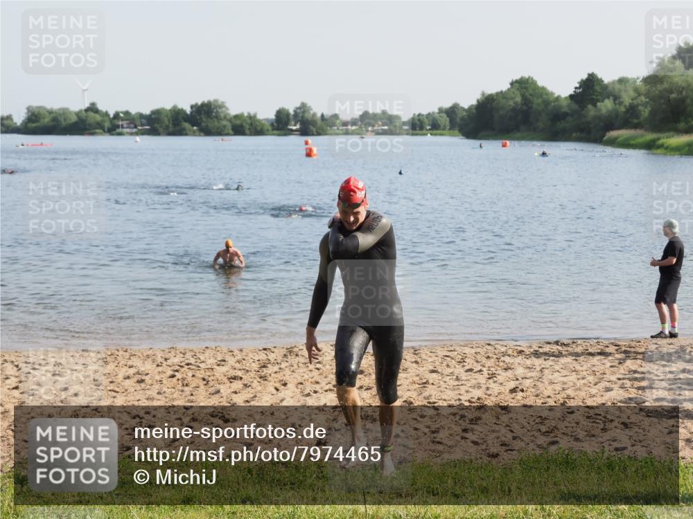 21.06.2025 - 27. Vierlanden-Triathlon MichiJ http://msf.ph/oto/7974465 15.06.2026 08:39:45 Schwimmen 59 meine-sportfotos.de