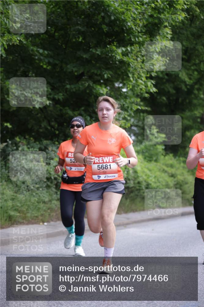 15.06.2025 - REWE Women's Run Jannik Wohlers http://msf.ph/oto/7974466 15.06.2025 10:09:13 Laufen 52, 5681 meine-sportfotos.de