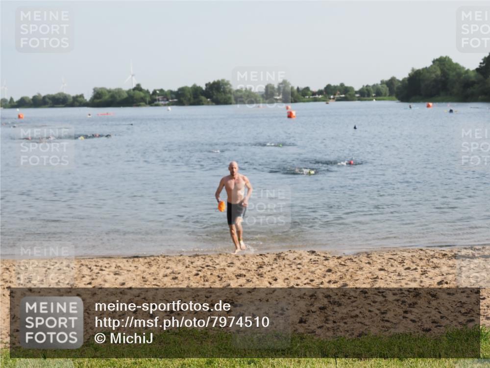 21.06.2025 - 27. Vierlanden-Triathlon MichiJ http://msf.ph/oto/7974510 15.06.2026 08:39:54 Schwimmen 3 meine-sportfotos.de