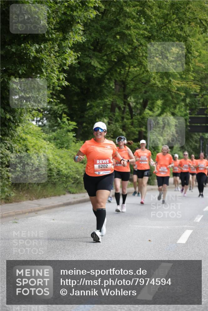 15.06.2025 - REWE Women's Run Jannik Wohlers http://msf.ph/oto/7974594 15.06.2025 10:09:27 Laufen 5202 meine-sportfotos.de