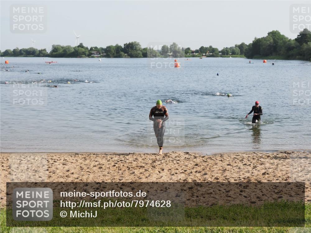 21.06.2025 - 27. Vierlanden-Triathlon MichiJ http://msf.ph/oto/7974628 15.06.2026 08:40:13 Schwimmen 67, 82 meine-sportfotos.de