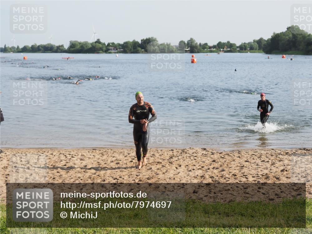 21.06.2025 - 27. Vierlanden-Triathlon MichiJ http://msf.ph/oto/7974697 15.06.2026 08:40:15 Schwimmen 67, 82 meine-sportfotos.de