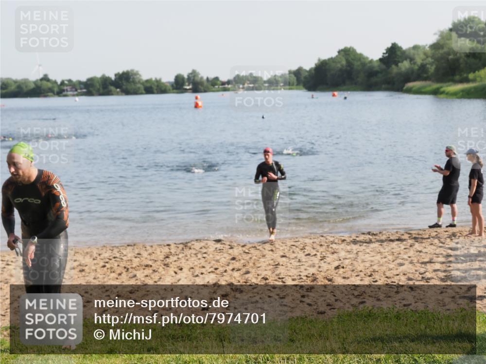 21.06.2025 - 27. Vierlanden-Triathlon MichiJ http://msf.ph/oto/7974701 15.06.2026 08:40:17 Schwimmen 67, 82 meine-sportfotos.de