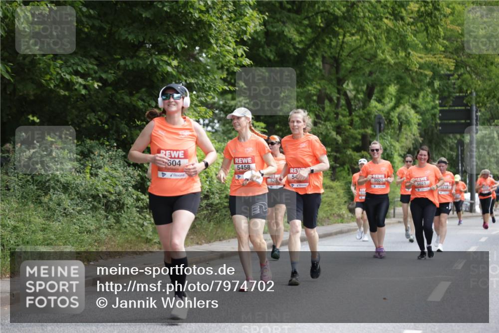 15.06.2025 - REWE Women's Run Jannik Wohlers http://msf.ph/oto/7974702 15.06.2025 10:09:32 Laufen 604, 5458, 52, 5, 616, 5020, 114, 5021, 5518 meine-sportfotos.de