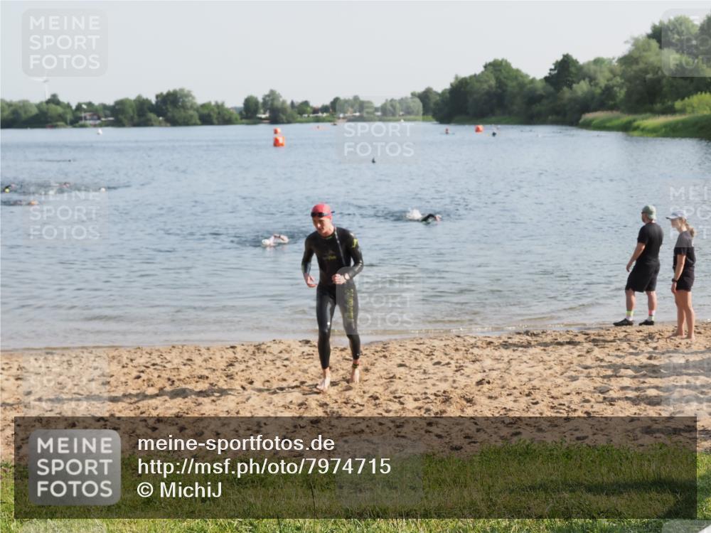 21.06.2025 - 27. Vierlanden-Triathlon MichiJ http://msf.ph/oto/7974715 15.06.2026 08:40:19 Schwimmen 67, 82 meine-sportfotos.de