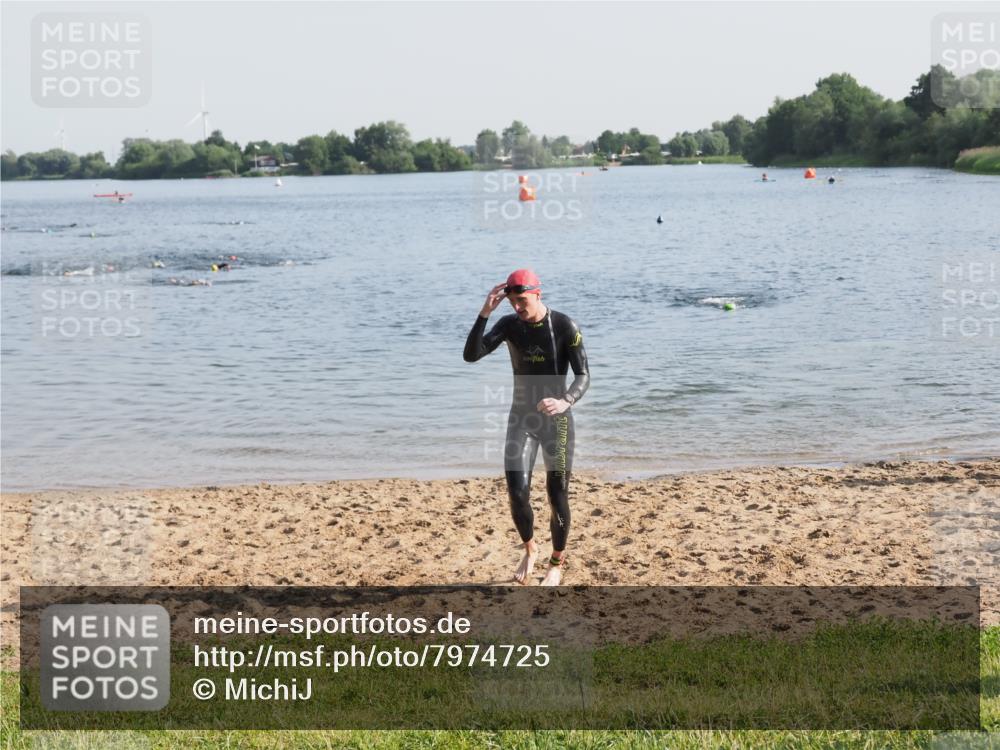 21.06.2025 - 27. Vierlanden-Triathlon MichiJ http://msf.ph/oto/7974725 15.06.2026 08:40:19 Schwimmen 67, 82 meine-sportfotos.de