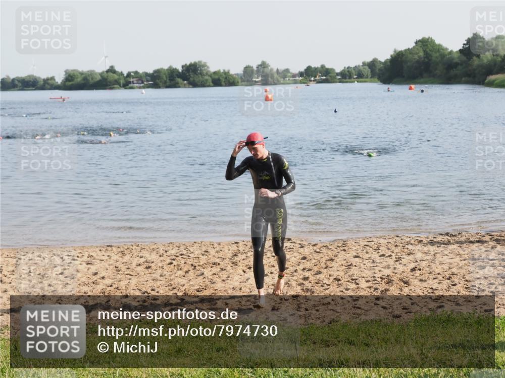 21.06.2025 - 27. Vierlanden-Triathlon MichiJ http://msf.ph/oto/7974730 15.06.2026 08:40:19 Schwimmen 67, 82 meine-sportfotos.de