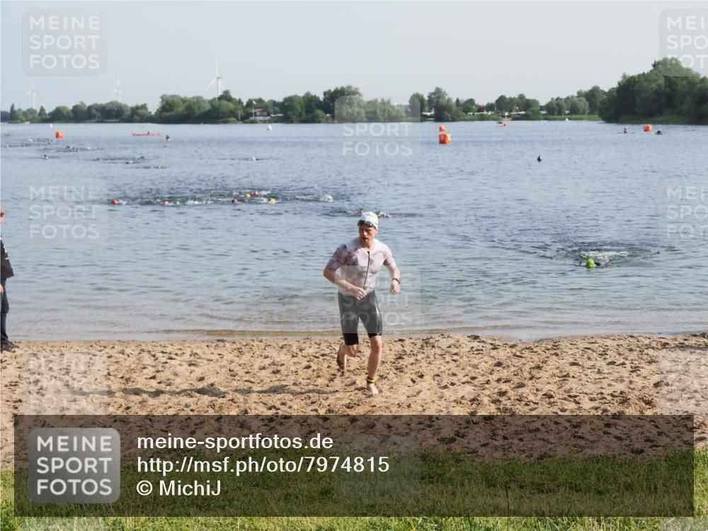 21.06.2025 - 27. Vierlanden-Triathlon MichiJ http://msf.ph/oto/7974815 15.06.2026 08:40:32 Schwimmen 7 meine-sportfotos.de
