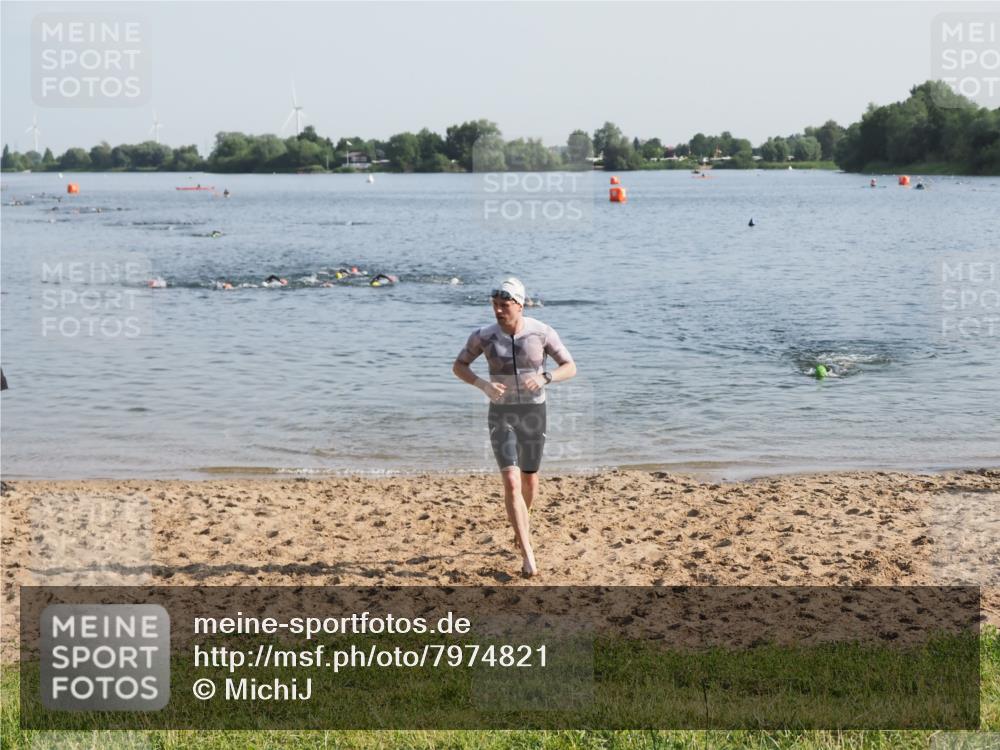 21.06.2025 - 27. Vierlanden-Triathlon MichiJ http://msf.ph/oto/7974821 15.06.2026 08:40:33 Schwimmen 7 meine-sportfotos.de