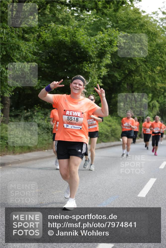 15.06.2025 - REWE Women's Run Jannik Wohlers http://msf.ph/oto/7974841 15.06.2025 10:09:40 Laufen 5518, 5184 meine-sportfotos.de