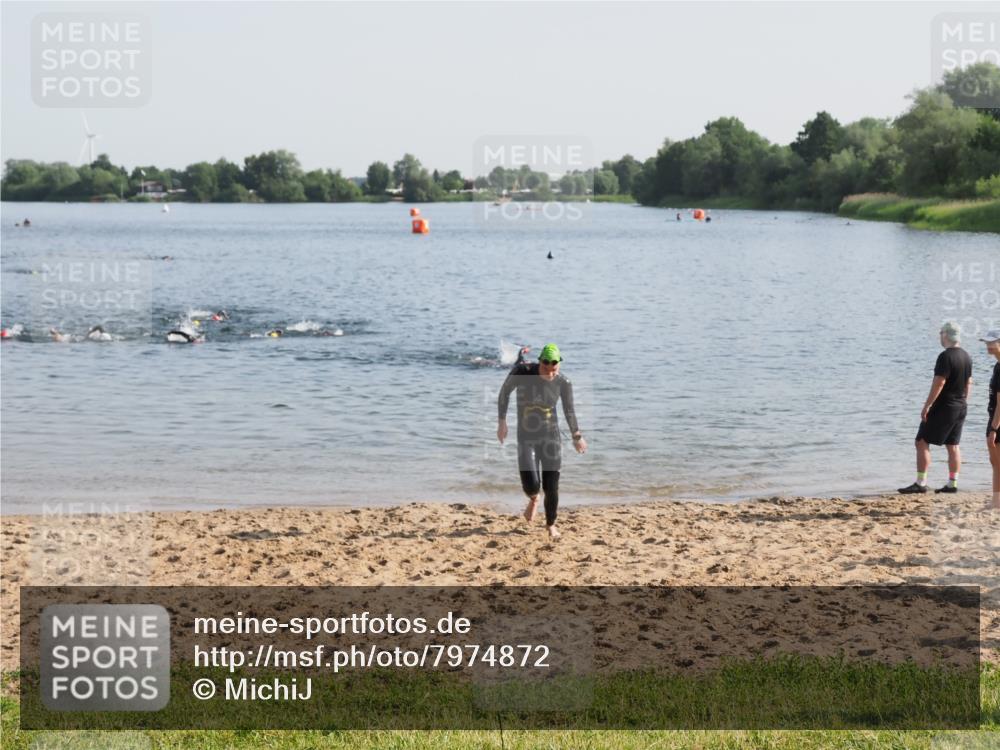 21.06.2025 - 27. Vierlanden-Triathlon MichiJ http://msf.ph/oto/7974872 15.06.2026 08:40:41 Schwimmen 5, 7 meine-sportfotos.de