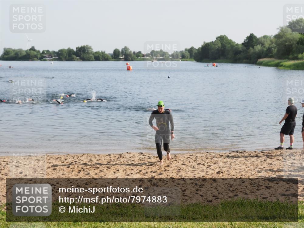 21.06.2025 - 27. Vierlanden-Triathlon MichiJ http://msf.ph/oto/7974883 15.06.2026 08:40:41 Schwimmen 5, 7 meine-sportfotos.de