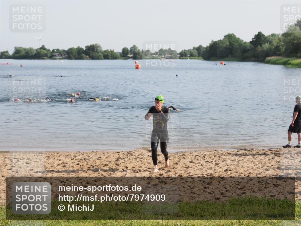 21.06.2025 - 27. Vierlanden-Triathlon MichiJ http://msf.ph/oto/7974909 15.06.2026 08:40:42 Schwimmen 5 meine-sportfotos.de