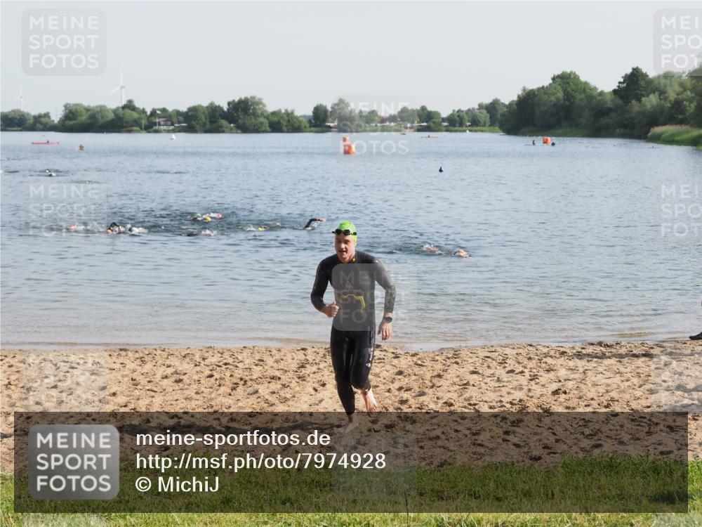 21.06.2025 - 27. Vierlanden-Triathlon MichiJ http://msf.ph/oto/7974928 15.06.2026 08:40:42 Schwimmen 5 meine-sportfotos.de