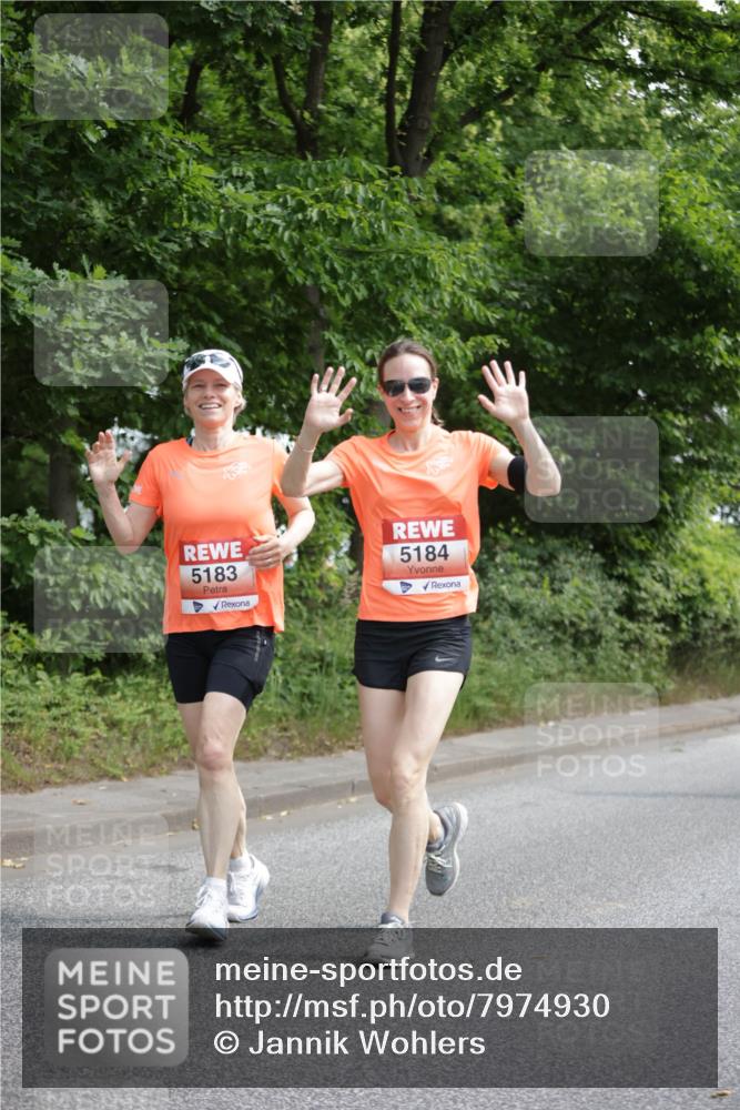 15.06.2025 - REWE Women's Run Jannik Wohlers http://msf.ph/oto/7974930 15.06.2025 10:09:42 Laufen 5183, 5184 meine-sportfotos.de