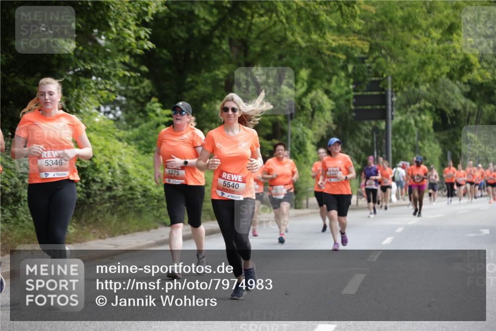 15.06.2025 - REWE Women's Run Jannik Wohlers http://msf.ph/oto/7974983 15.06.2025 10:09:49 Laufen 5346, 5275, 5540, 544 meine-sportfotos.de