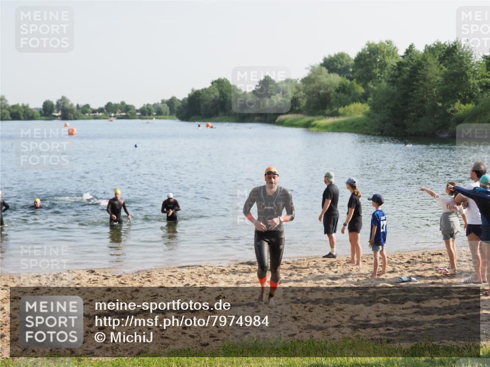21.06.2025 - 27. Vierlanden-Triathlon MichiJ http://msf.ph/oto/7974984 15.06.2026 08:40:58 Schwimmen 99, 114 meine-sportfotos.de