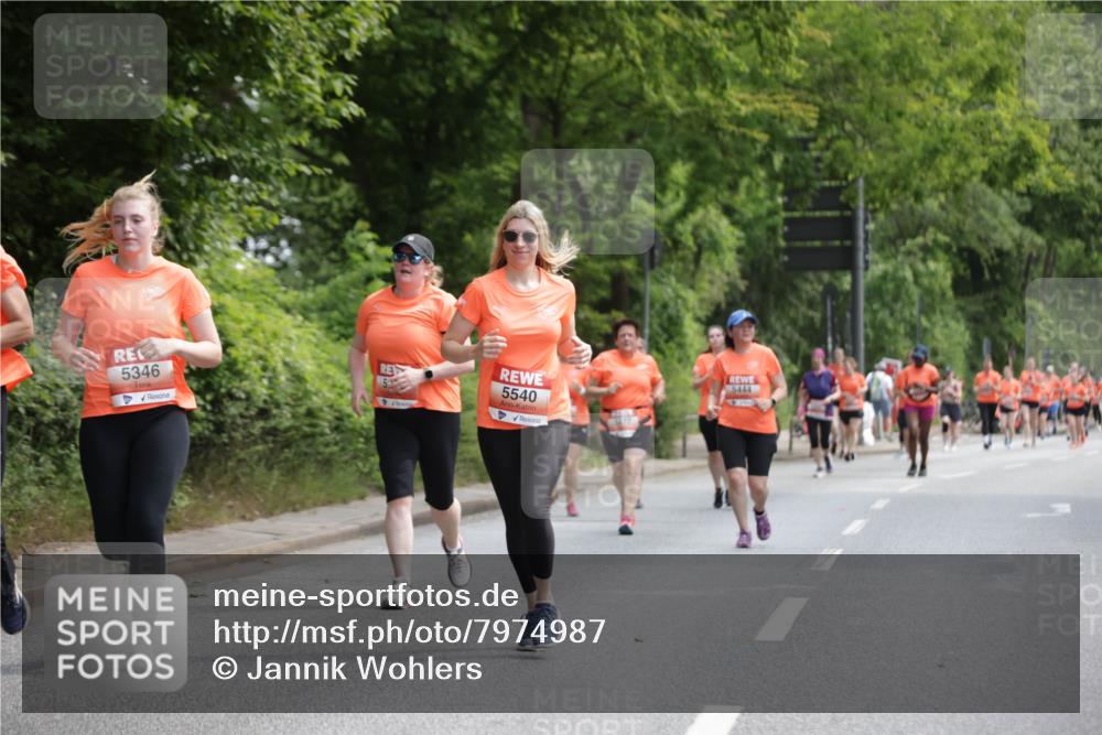 15.06.2025 - REWE Women's Run Jannik Wohlers http://msf.ph/oto/7974987 15.06.2025 10:09:49 Laufen 5346, 5540, 5444 meine-sportfotos.de