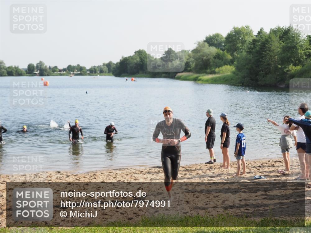 21.06.2025 - 27. Vierlanden-Triathlon MichiJ http://msf.ph/oto/7974991 15.06.2026 08:40:58 Schwimmen 99, 114 meine-sportfotos.de