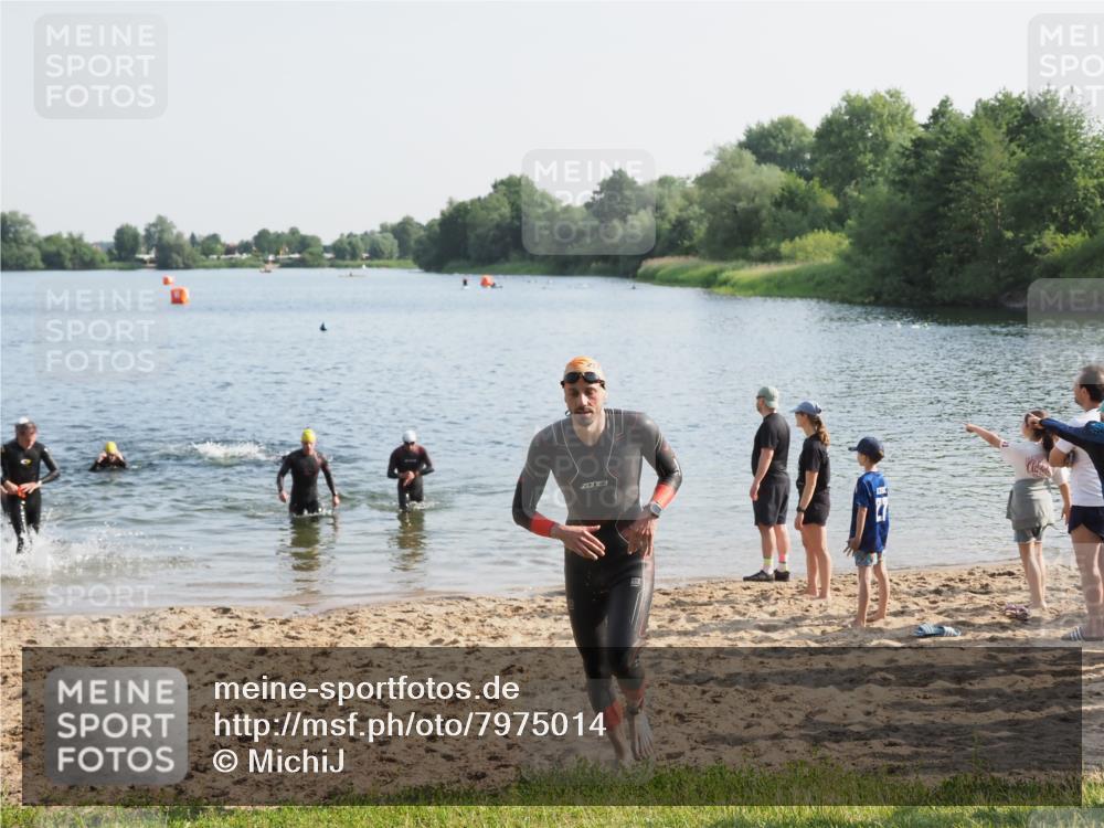 21.06.2025 - 27. Vierlanden-Triathlon MichiJ http://msf.ph/oto/7975014 15.06.2026 08:40:59 Schwimmen 99, 114, 129 meine-sportfotos.de