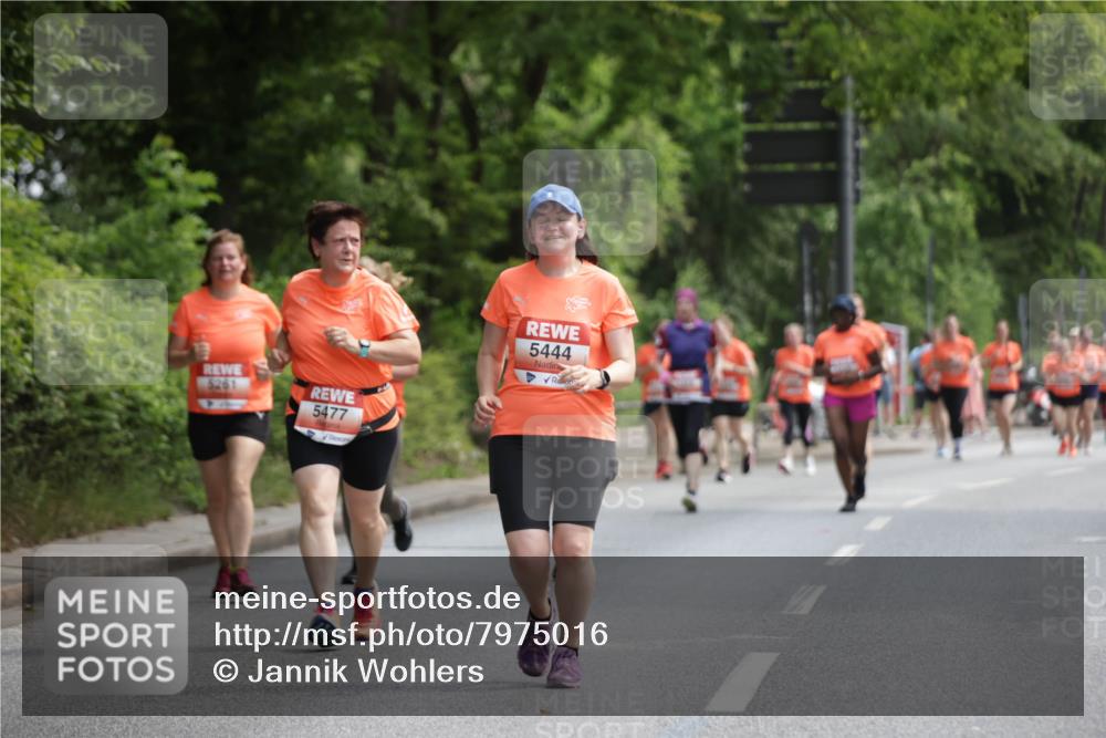 15.06.2025 - REWE Women's Run Jannik Wohlers http://msf.ph/oto/7975016 15.06.2025 10:09:53 Laufen 5261, 5477, 5444 meine-sportfotos.de