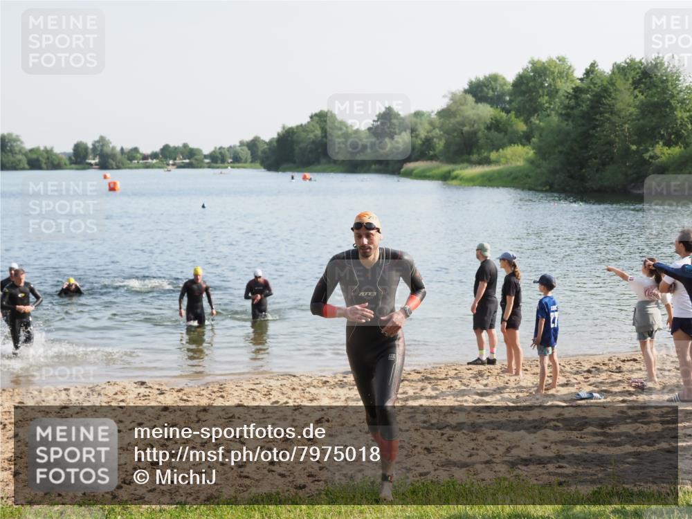 21.06.2025 - 27. Vierlanden-Triathlon MichiJ http://msf.ph/oto/7975018 15.06.2026 08:40:59 Schwimmen 99, 114, 129 meine-sportfotos.de