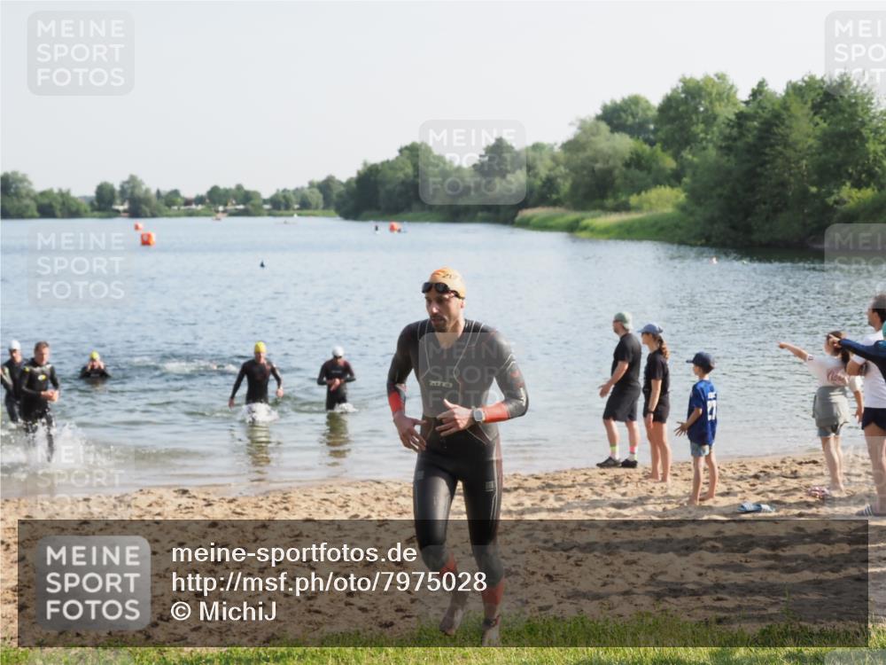 21.06.2025 - 27. Vierlanden-Triathlon MichiJ http://msf.ph/oto/7975028 15.06.2026 08:41:00 Schwimmen 99, 114, 129, 147 meine-sportfotos.de