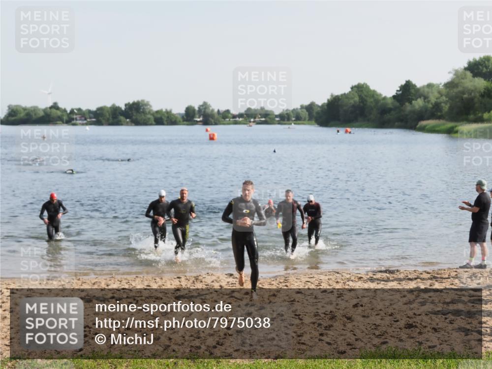 21.06.2025 - 27. Vierlanden-Triathlon MichiJ http://msf.ph/oto/7975038 15.06.2026 08:41:02 Schwimmen 99, 114, 129, 147 meine-sportfotos.de