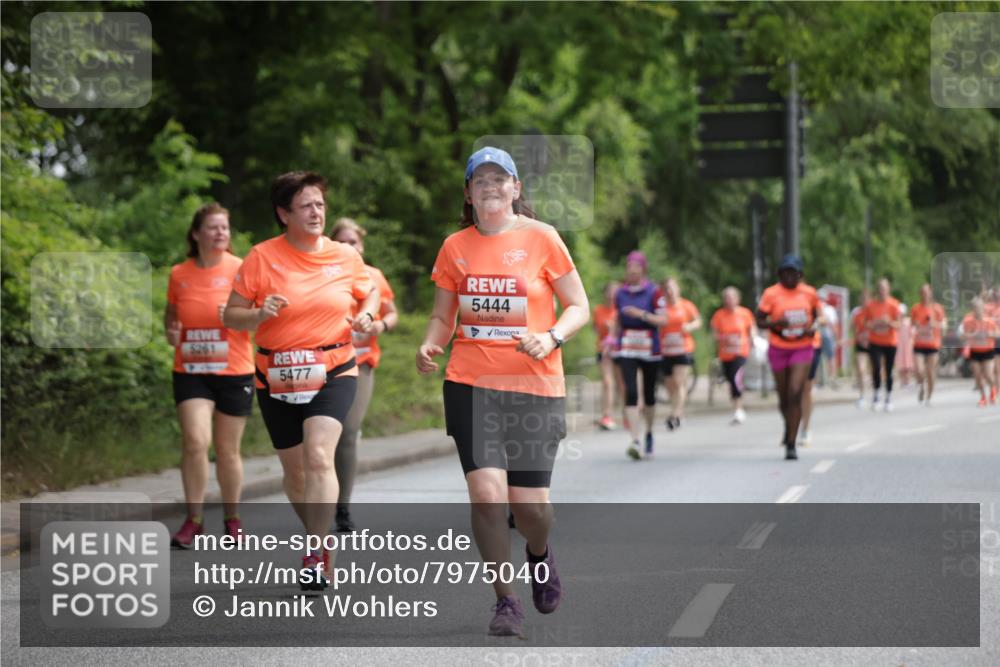 15.06.2025 - REWE Women's Run Jannik Wohlers http://msf.ph/oto/7975040 15.06.2025 10:09:53 Laufen 5261, 5477, 5444 meine-sportfotos.de