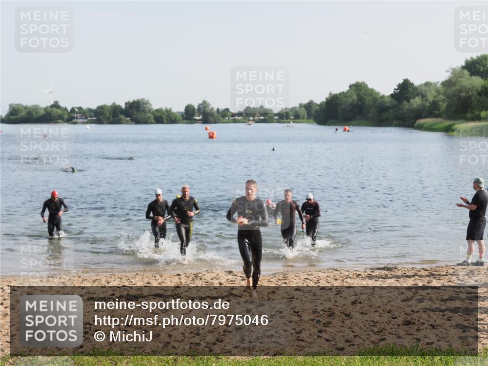 21.06.2025 - 27. Vierlanden-Triathlon MichiJ http://msf.ph/oto/7975046 15.06.2026 08:41:03 Schwimmen 99, 109, 114, 129, 147 meine-sportfotos.de