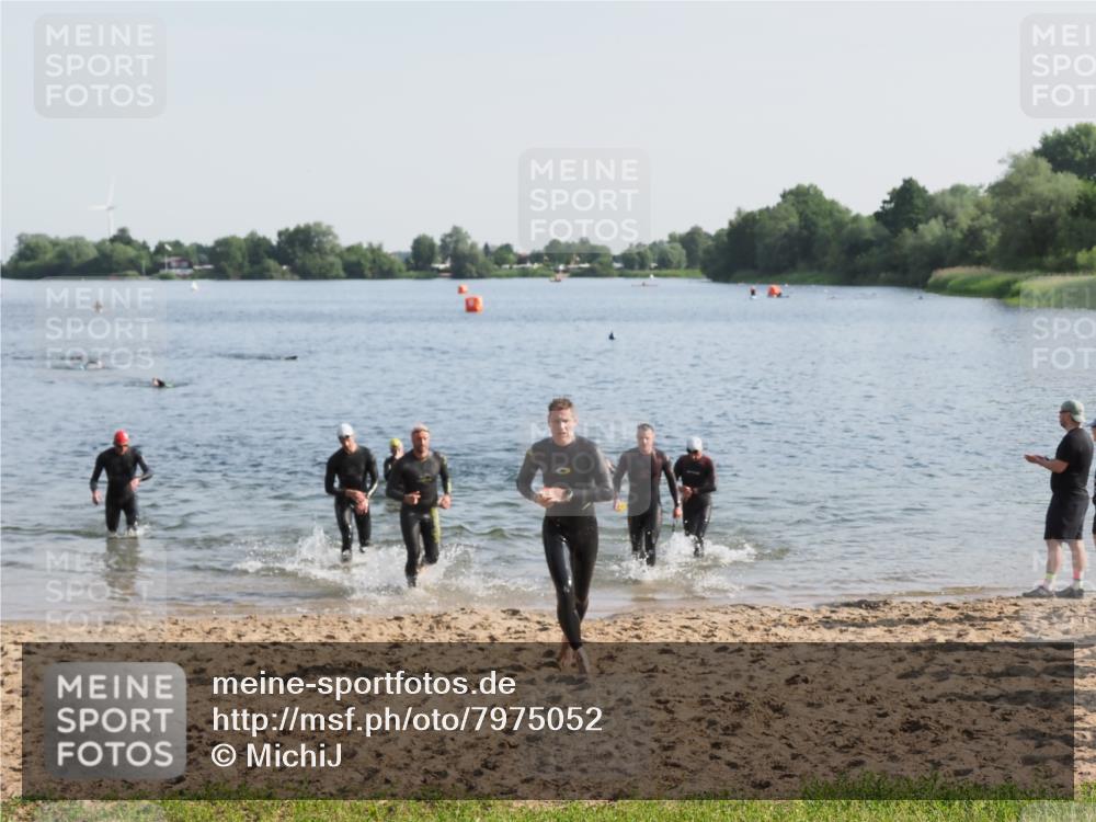 21.06.2025 - 27. Vierlanden-Triathlon MichiJ http://msf.ph/oto/7975052 15.06.2026 08:41:03 Schwimmen 99, 109, 114, 129, 147 meine-sportfotos.de